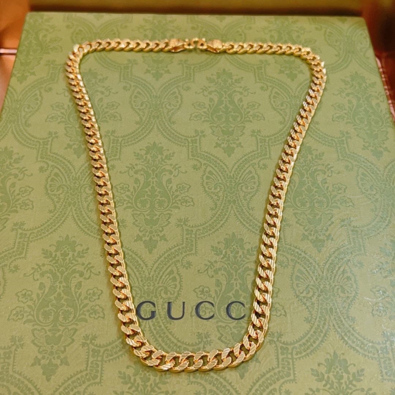 G*u*i necklaces